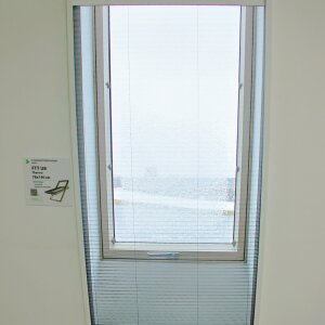 Штора+москитная сетка Fakro AMD Duet 78x240 (белые направляющие RAL 9016, штора белая blackout RAL 1601)