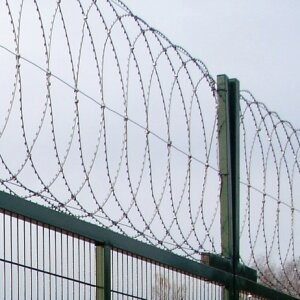 Плоский барьер безопасности из армированной колючей ленты: бухта 600мм витков в п.м. 4,4 ГОСТ 3282-74 (10м)